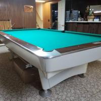 Emaculate Beautiful White Skirted Brunswick Gold Crown I. 9ft Pool Table